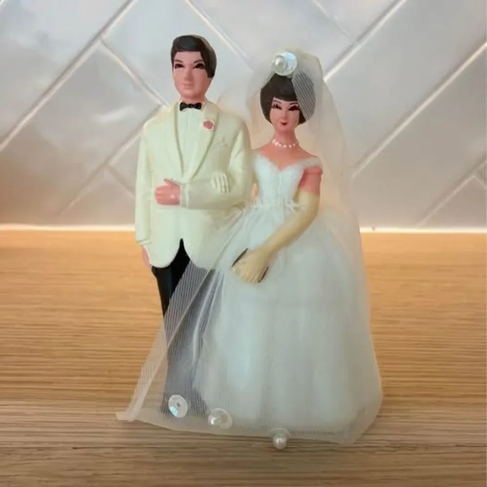 Vintage 60's - 70's Plastic Wilton Brunette Bride & Groom Cake Topper Tulle Veil